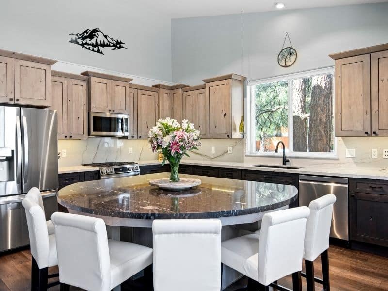 kitchen remodel in flagstaff with a round dining area